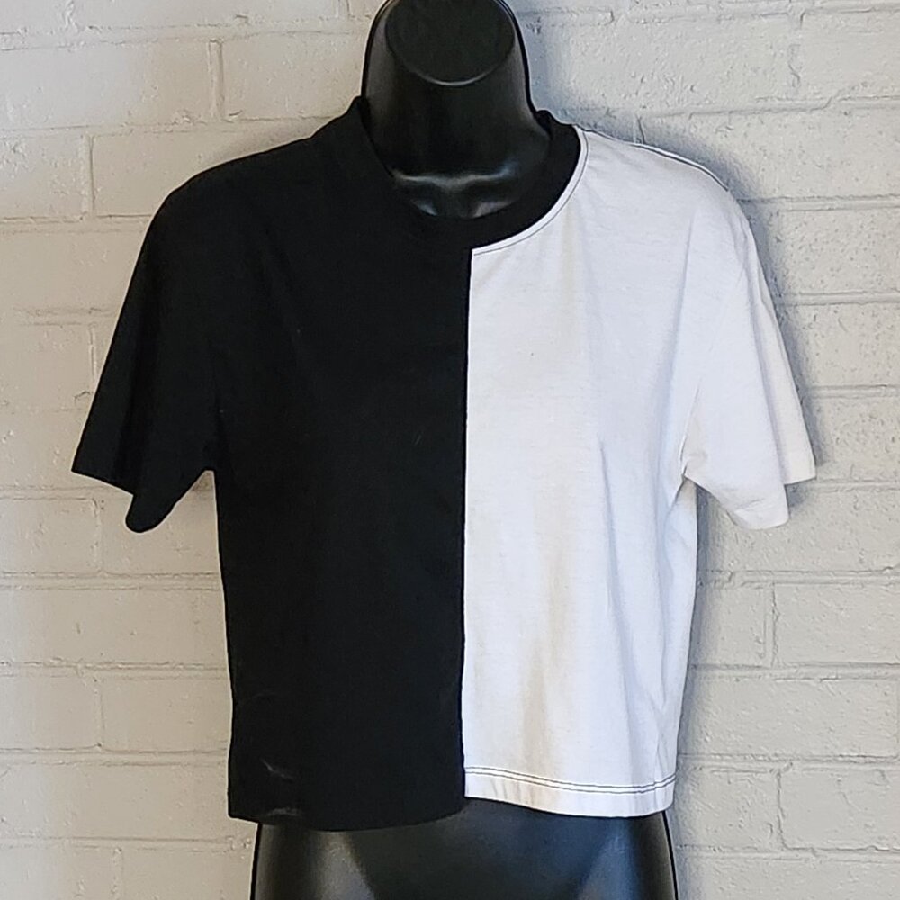 .Black & White Split Crop T-Shirt from HOT TOPIC - Picture 4 of 8